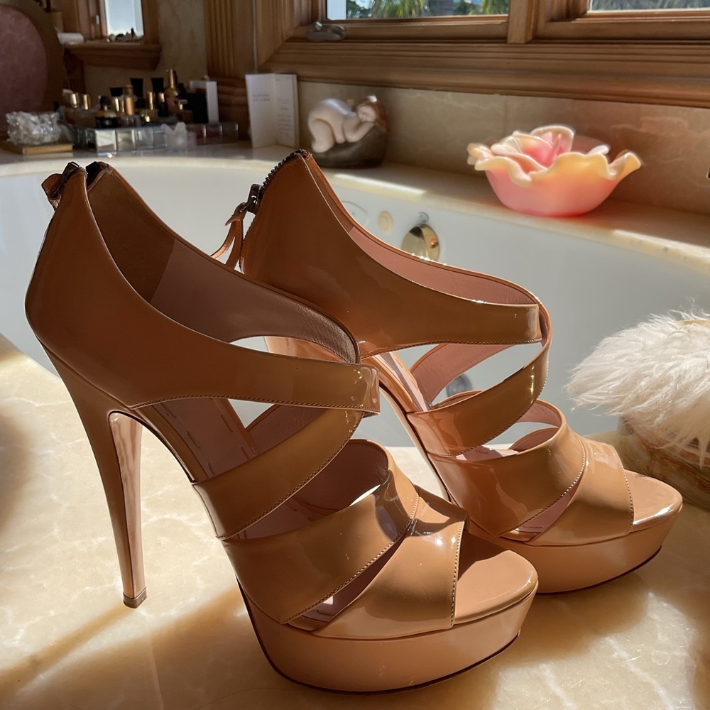 Miu Miu Nude Patent Leather platform heals. Opentoe, super comfortable & Sexy!